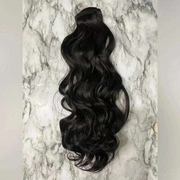 22 Inch Dark Brown Wavy Clip in Hair Extensions - Picture 4 of 10